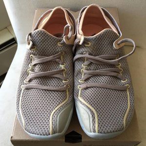 Vivobarefoot women's barefoot exercise shoe (Wing)